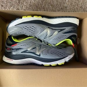 New Balance 880 V6 Rubbing Shoe Mens 7.5 Grey and Green